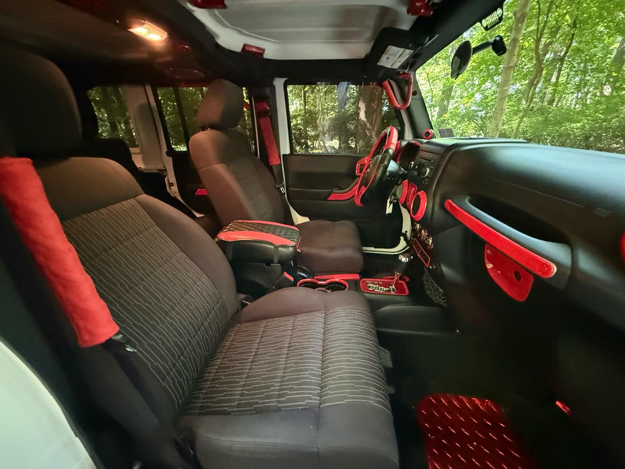 Jeep Wrangler Unlimited Sahara 4WD 2012