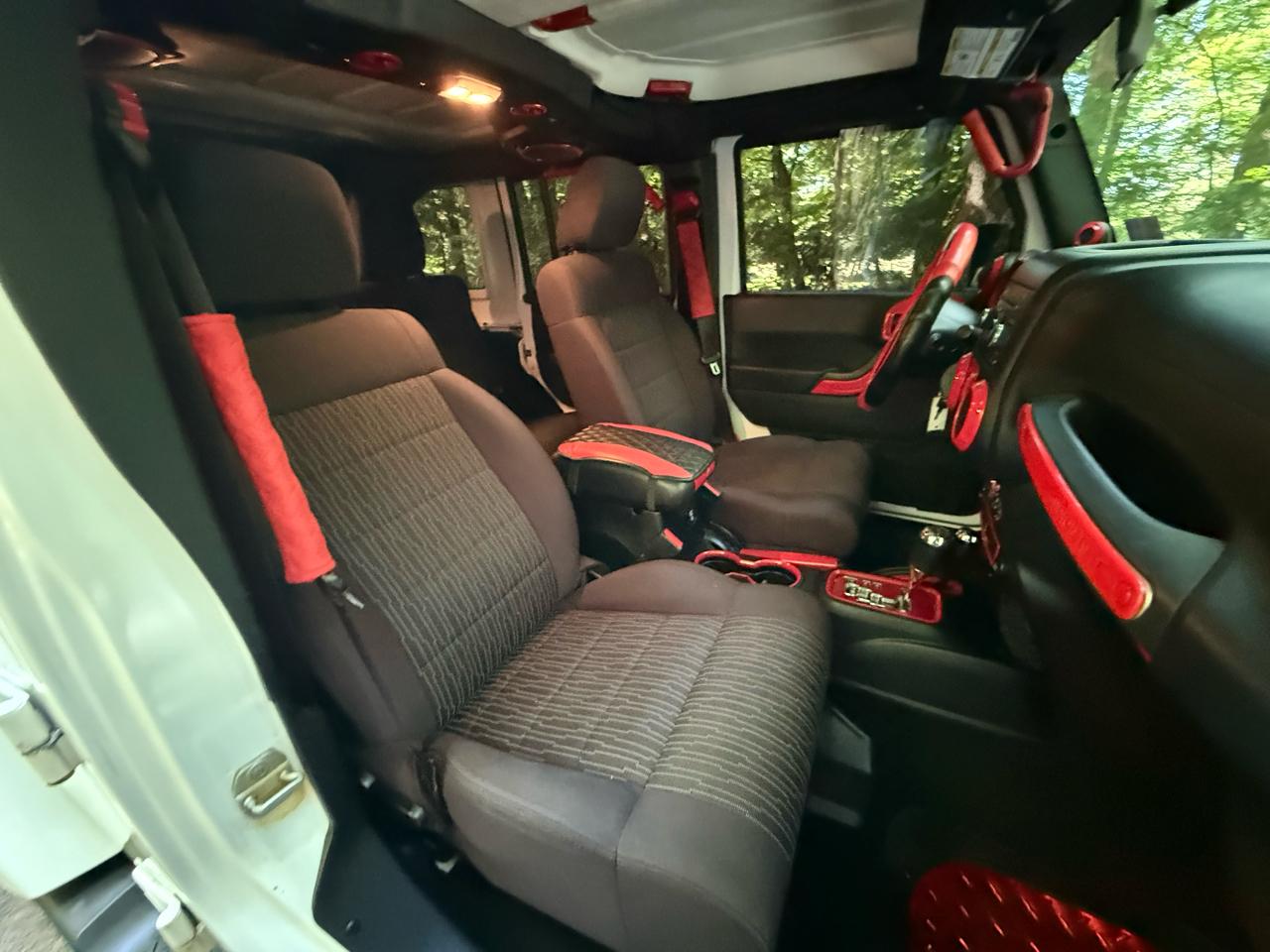 Jeep Wrangler Unlimited Sahara 4WD 2012