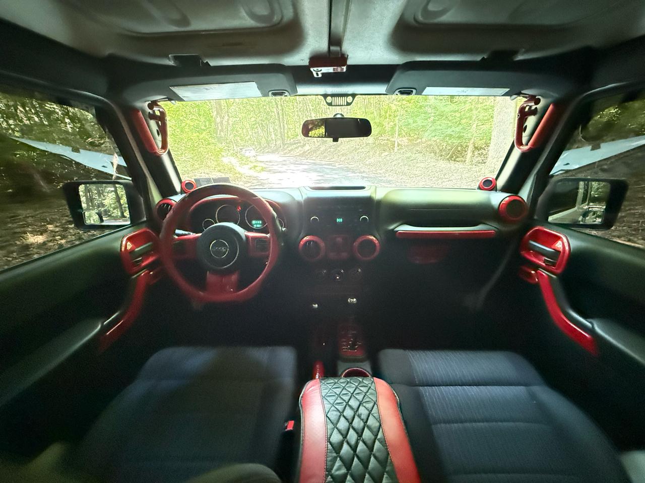 Jeep Wrangler Unlimited Sahara 4WD 2012