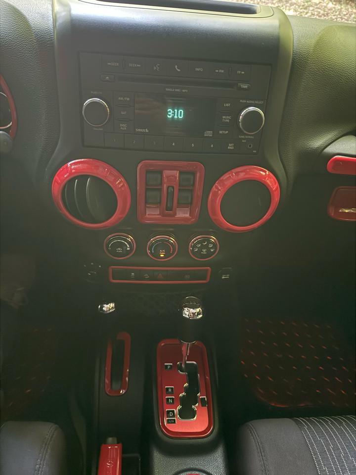 Jeep Wrangler Unlimited Sahara 4WD 2012