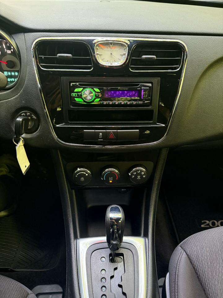 Chrysler 200 LX 2014