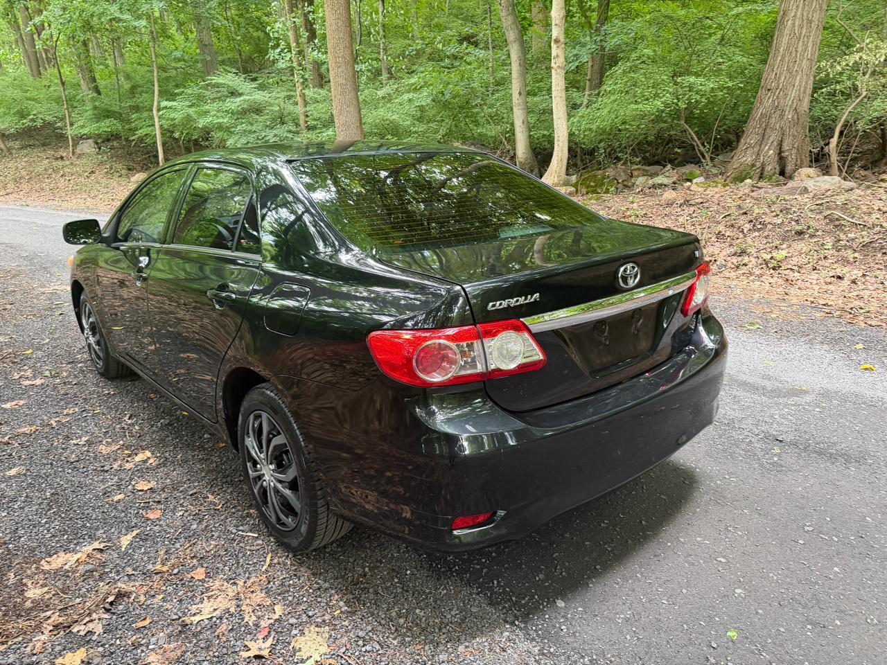 Toyota Corolla 4dr Sdn Base Auto 2013