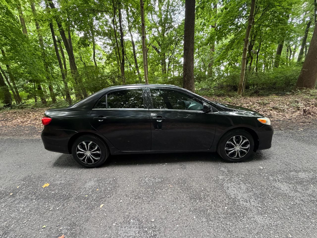 Toyota Corolla 4dr Sdn Base Auto 2013