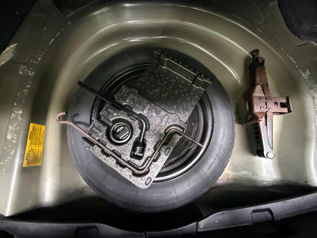 Toyota Corolla 4dr Sdn Base Auto 2013