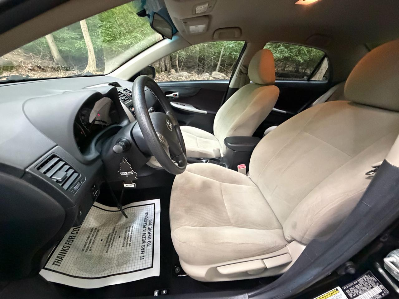 Toyota Corolla 4dr Sdn Base Auto 2013