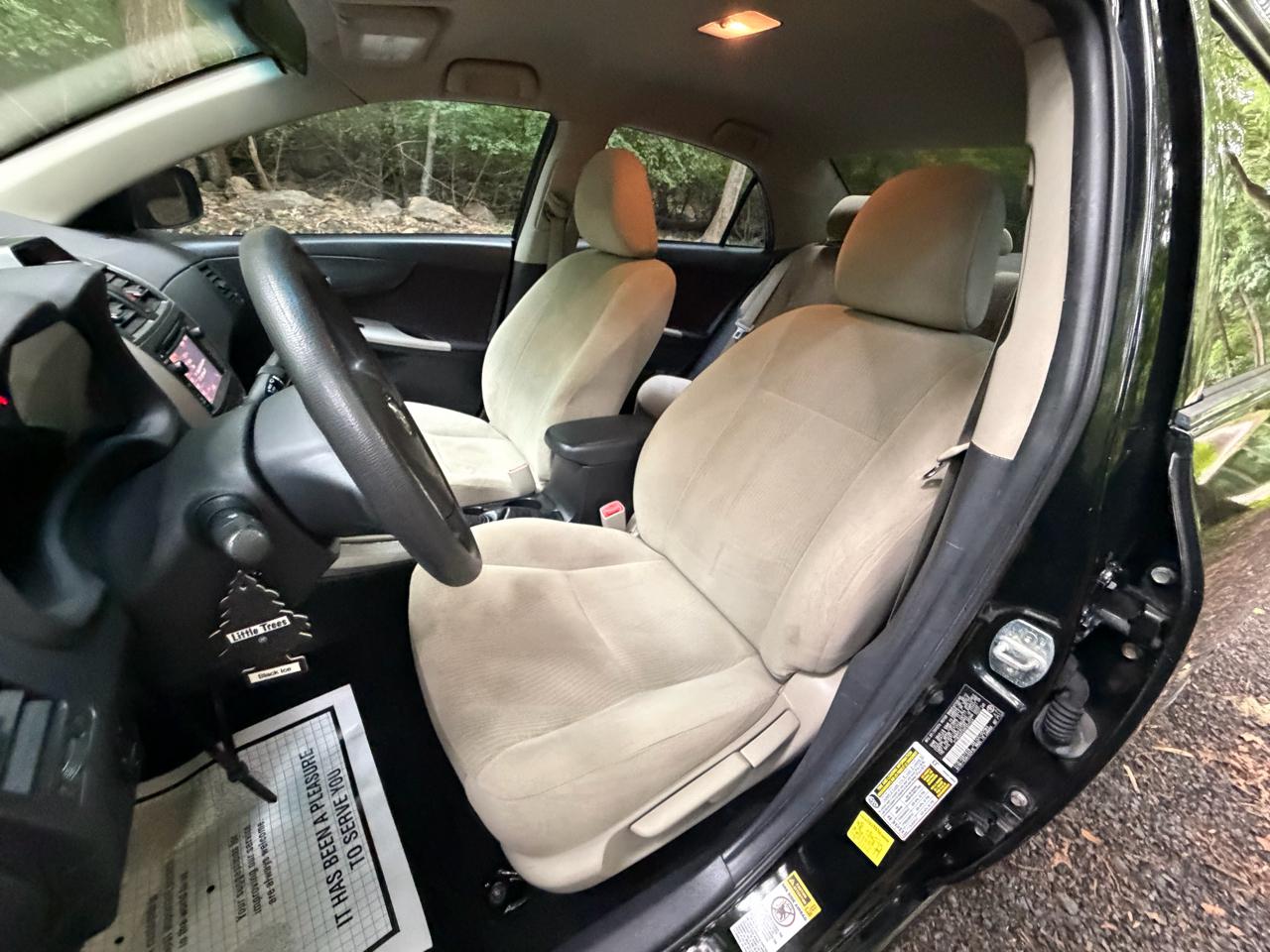Toyota Corolla 4dr Sdn Base Auto 2013