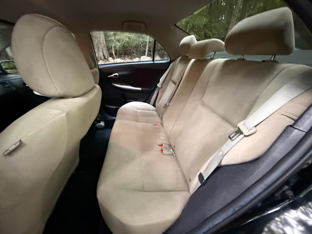 Toyota Corolla 4dr Sdn Base Auto 2013