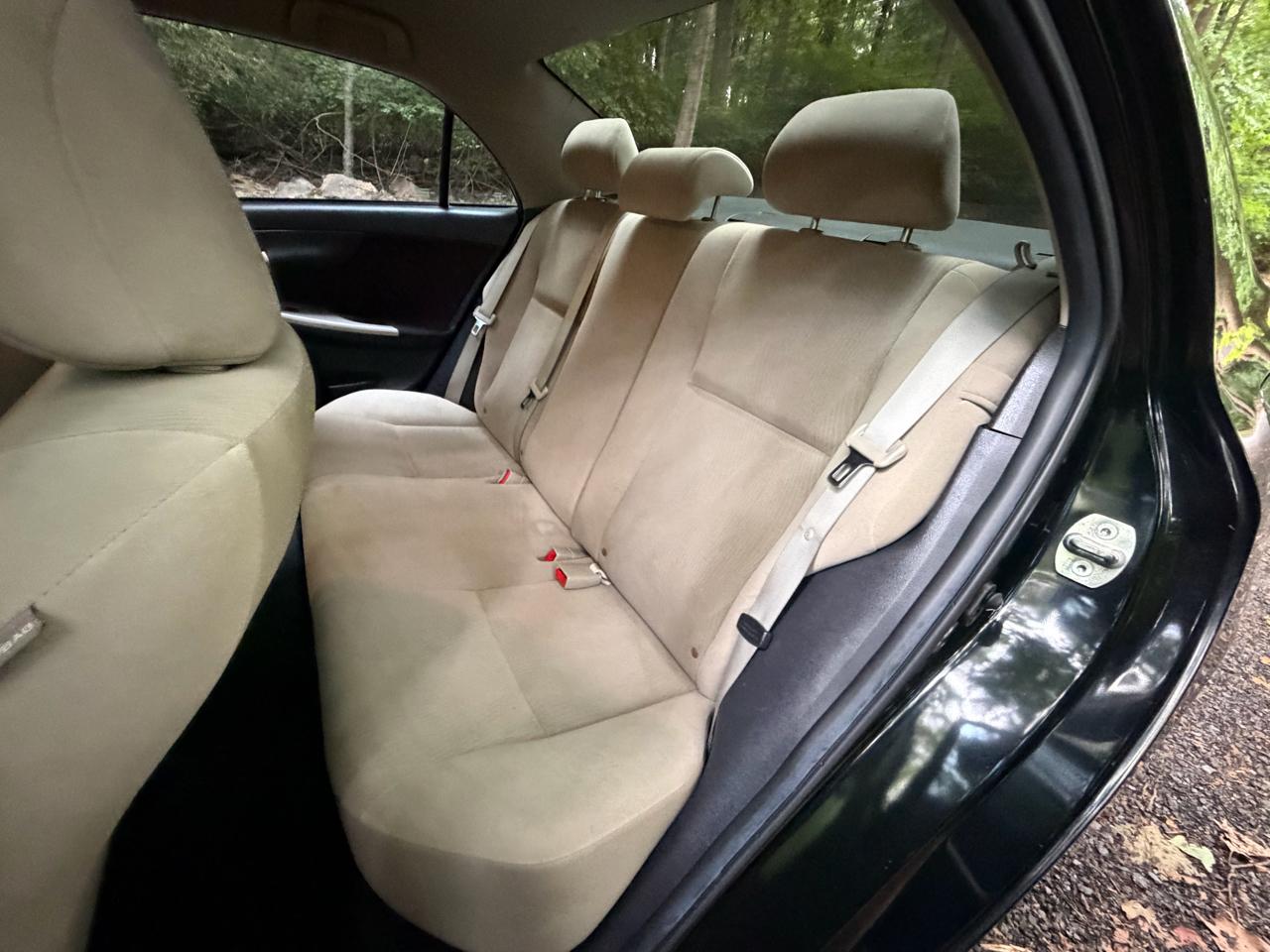 Toyota Corolla 4dr Sdn Base Auto 2013