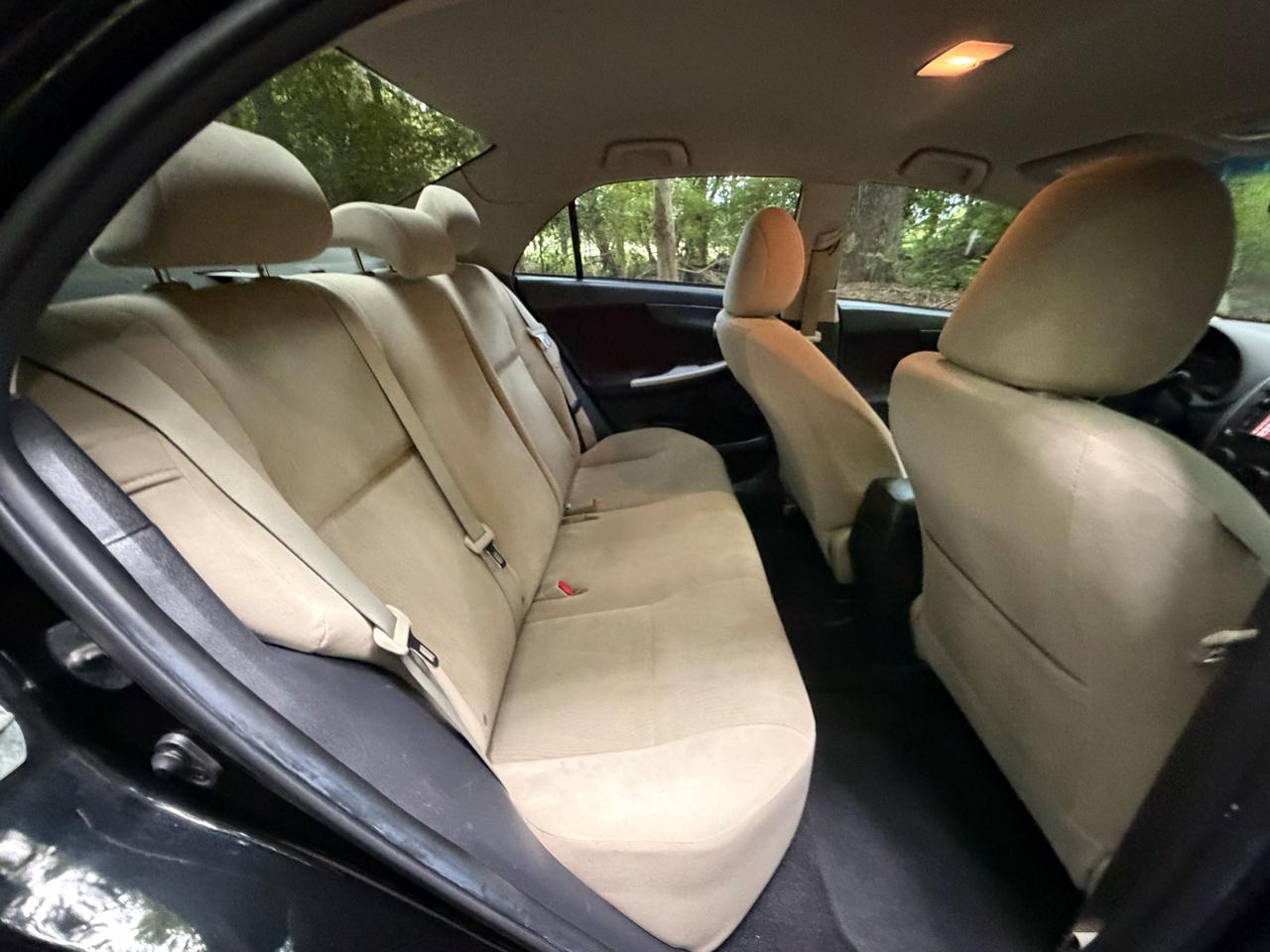 Toyota Corolla 4dr Sdn Base Auto 2013