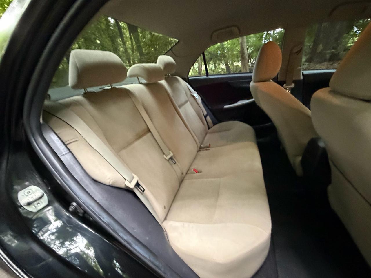 Toyota Corolla 4dr Sdn Base Auto 2013
