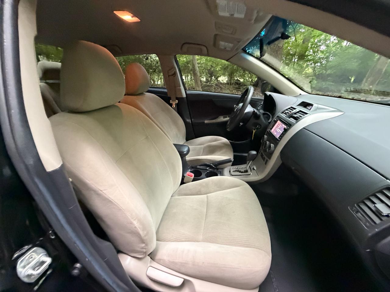 Toyota Corolla 4dr Sdn Base Auto 2013