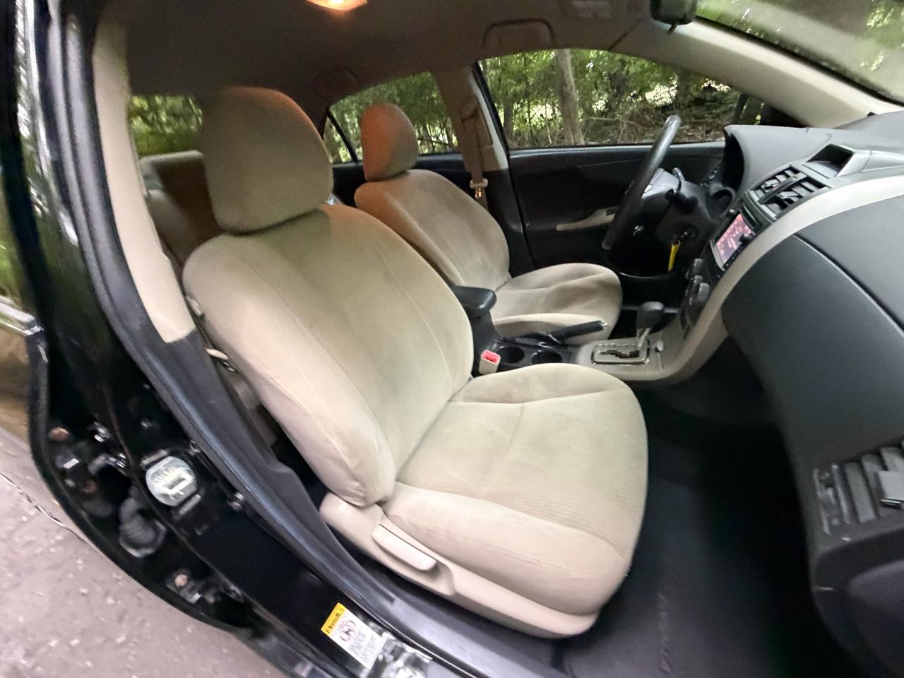 Toyota Corolla 4dr Sdn Base Auto 2013
