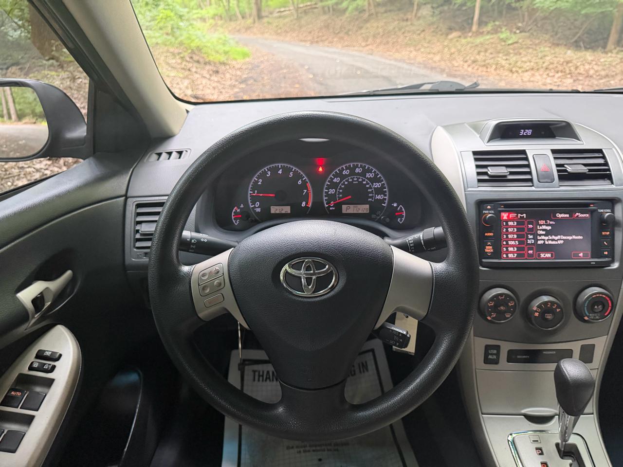 Toyota Corolla 4dr Sdn Base Auto 2013
