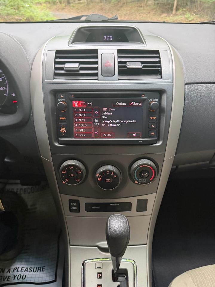Toyota Corolla 4dr Sdn Base Auto 2013