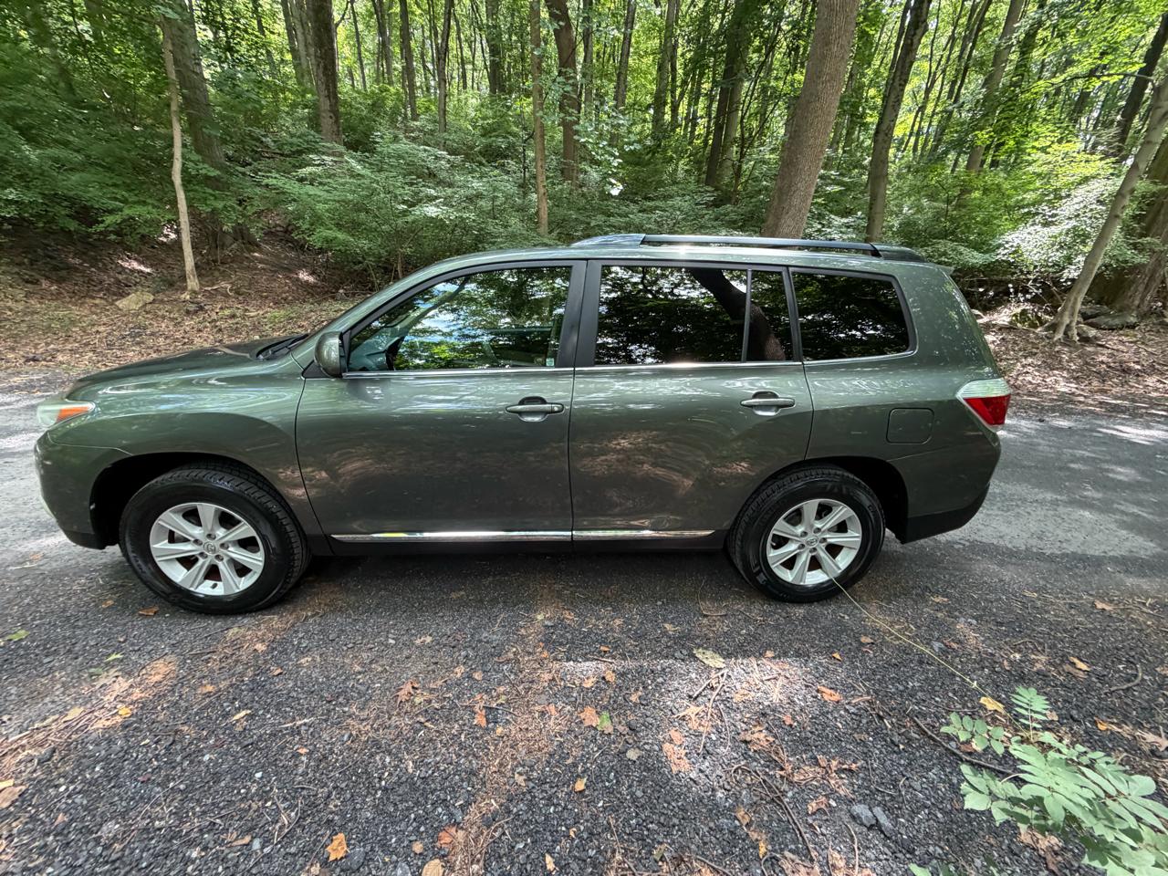 Toyota Highlander Base 4WD 2013