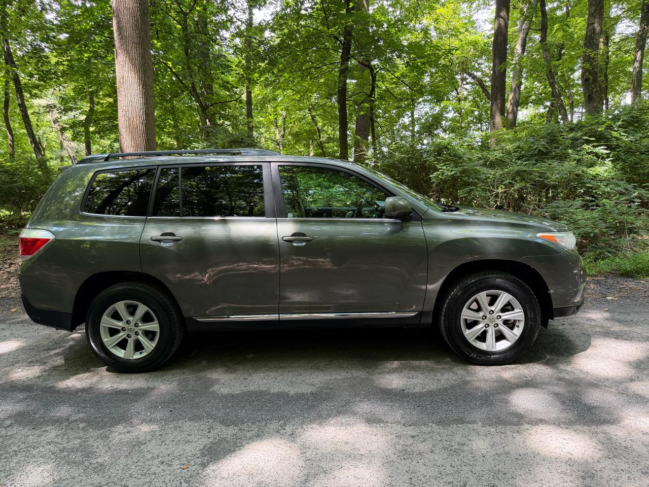 Toyota Highlander Base 4WD 2013