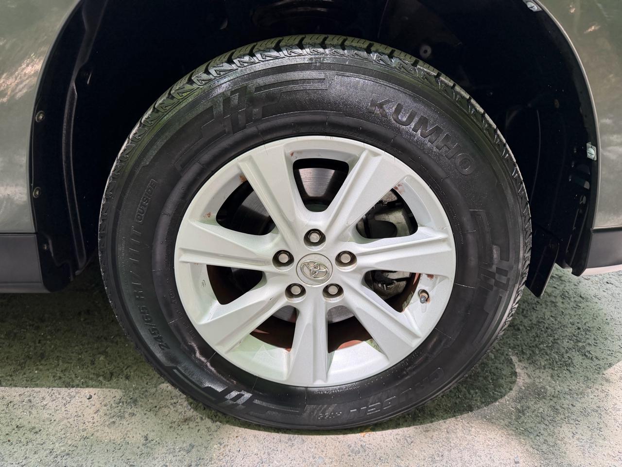 Toyota Highlander Base 4WD 2013