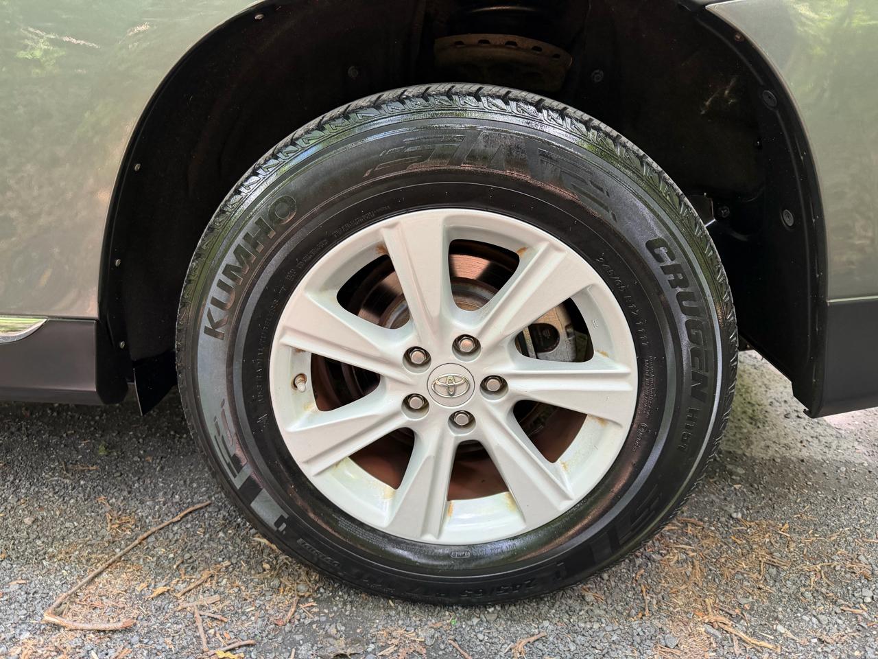 Toyota Highlander Base 4WD 2013
