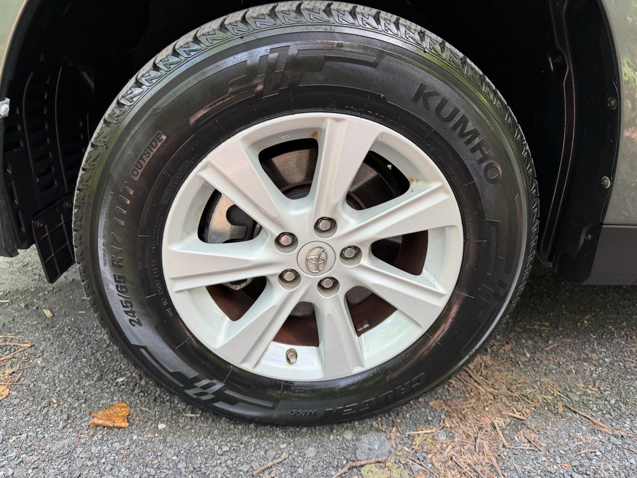Toyota Highlander Base 4WD 2013