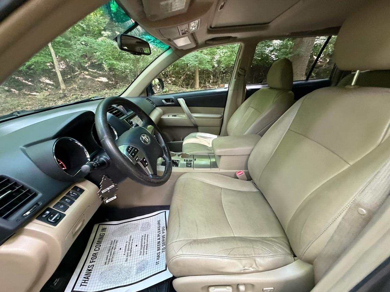 Toyota Highlander Base 4WD 2013