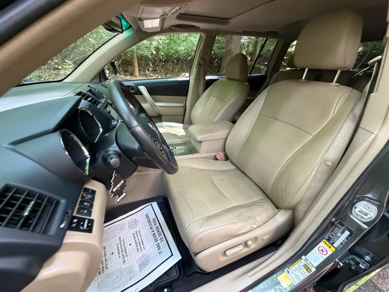 Toyota Highlander Base 4WD 2013