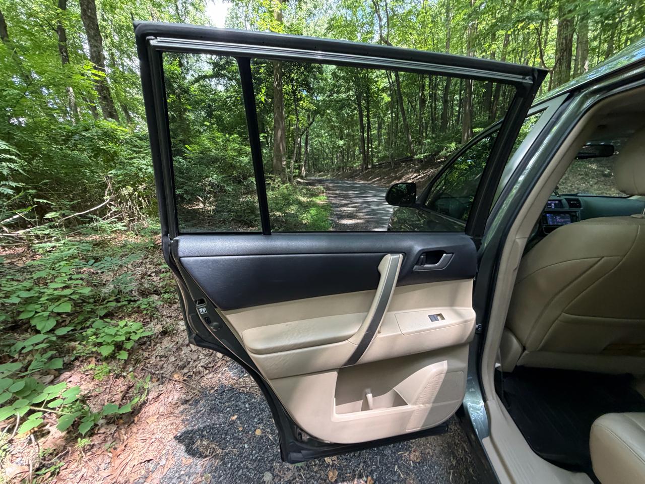 Toyota Highlander Base 4WD 2013