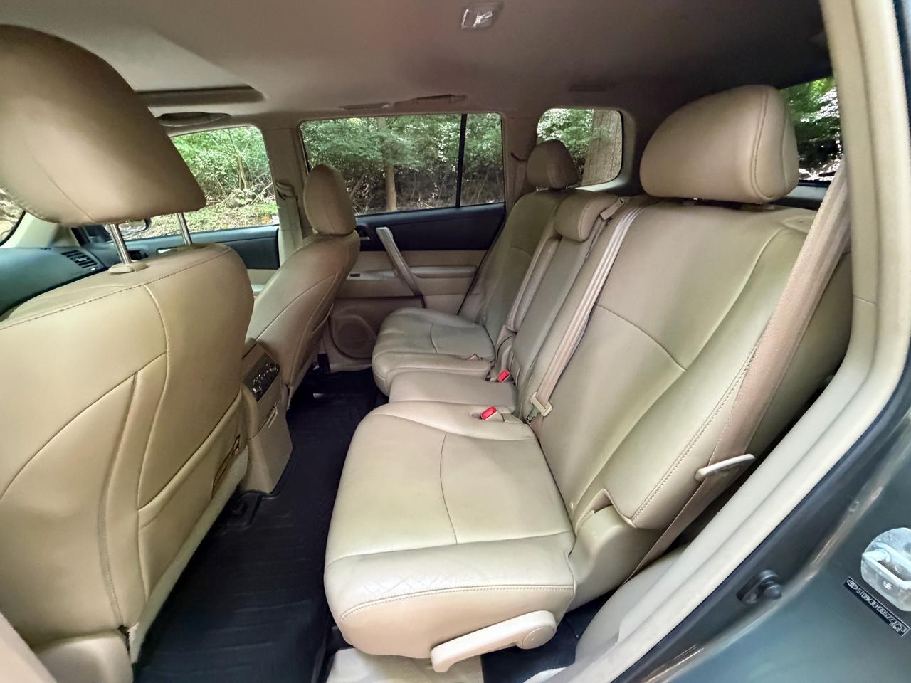 Toyota Highlander Base 4WD 2013