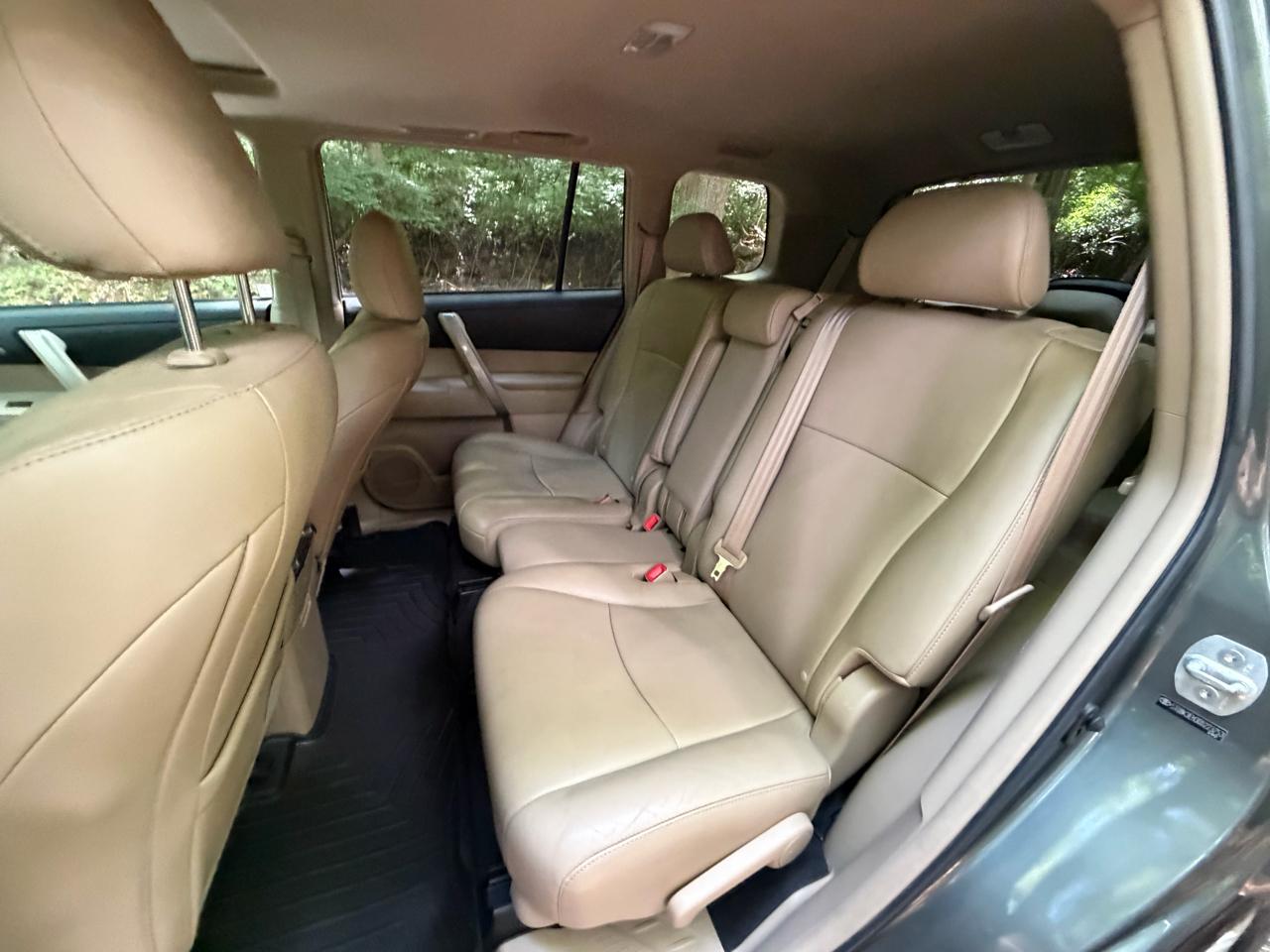 Toyota Highlander Base 4WD 2013