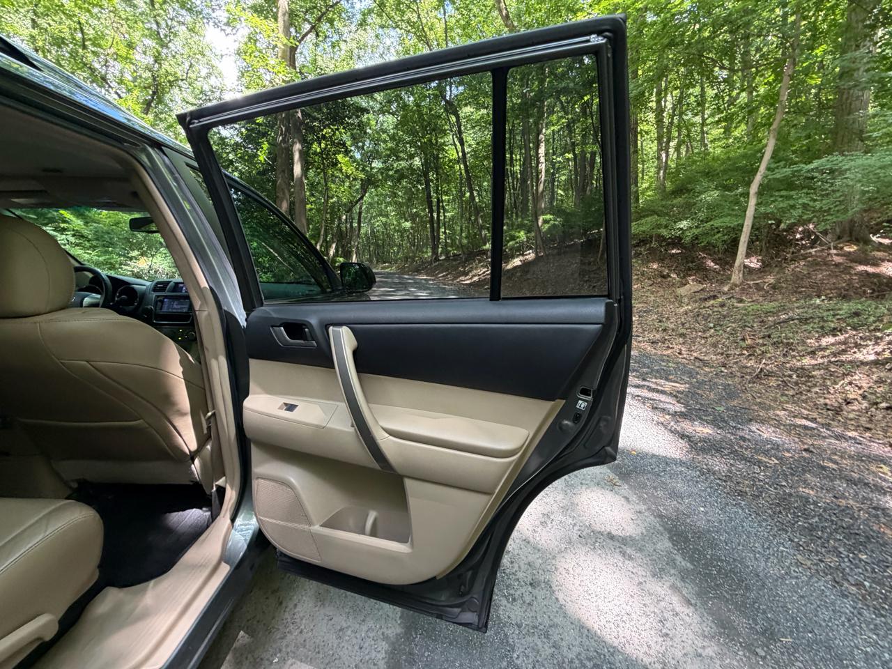 Toyota Highlander Base 4WD 2013