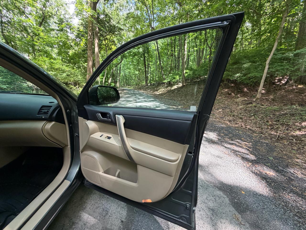 Toyota Highlander Base 4WD 2013