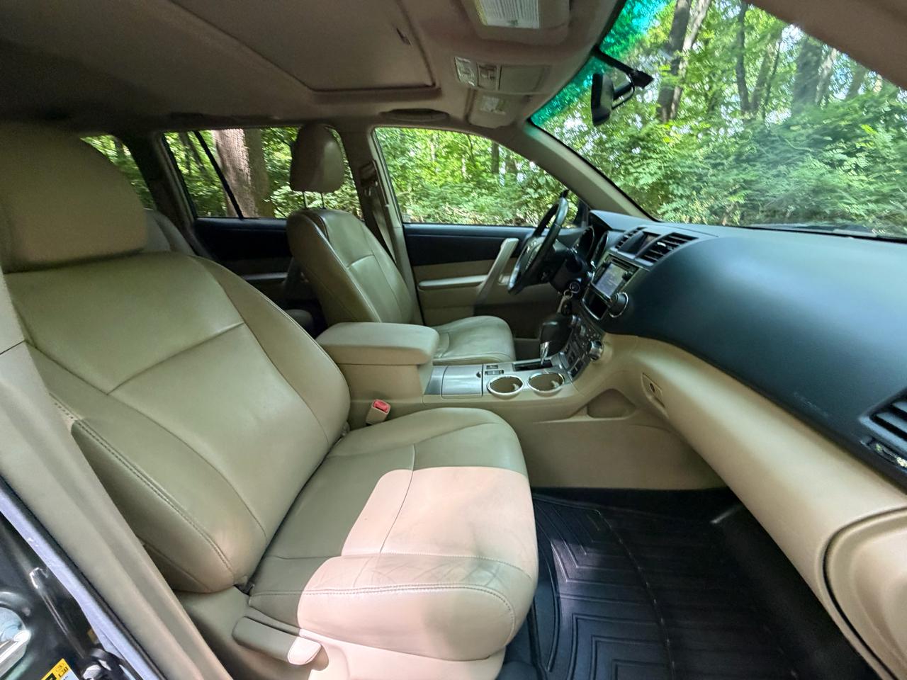 Toyota Highlander Base 4WD 2013