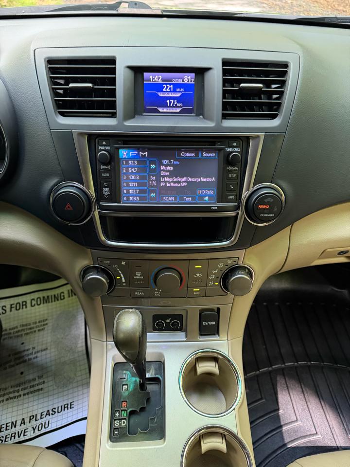 Toyota Highlander Base 4WD 2013