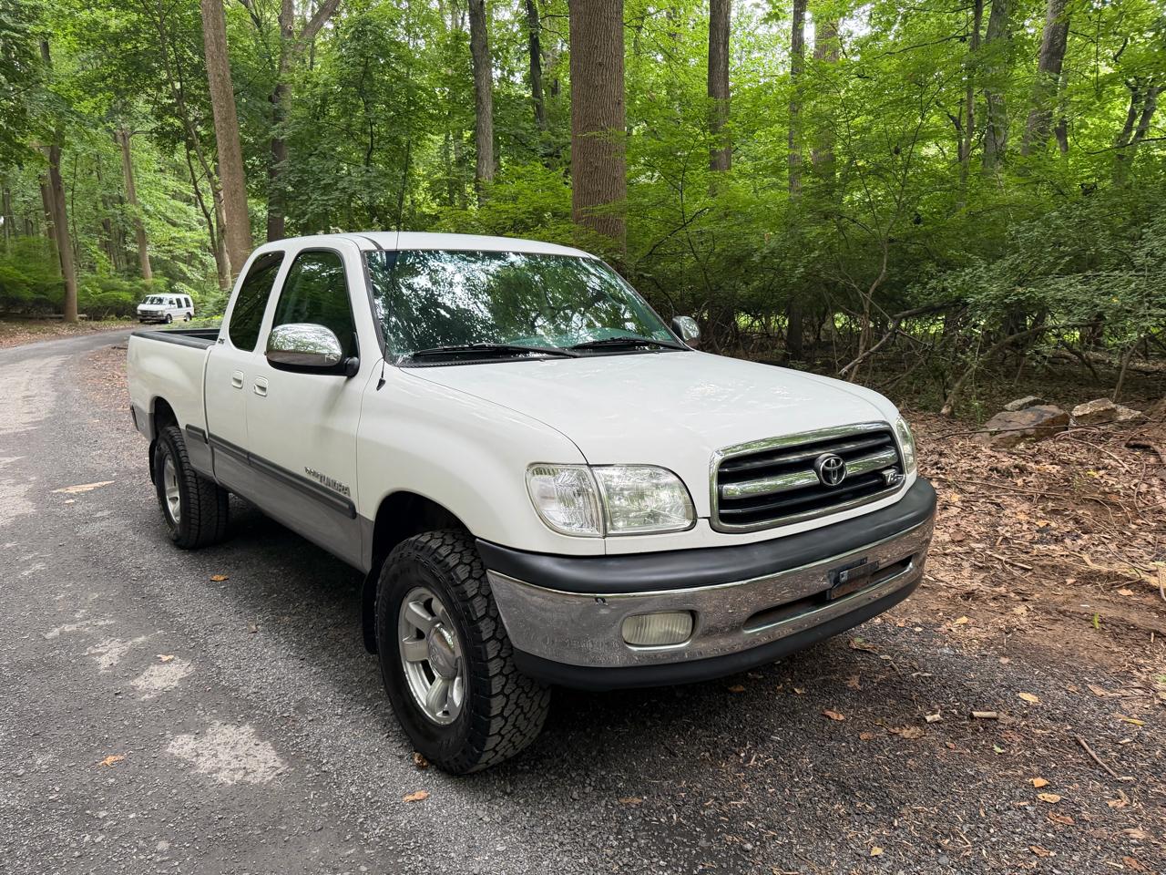 White 2000 Toyota Tundra Pickup Truck Four-Wheel Drive Automatic