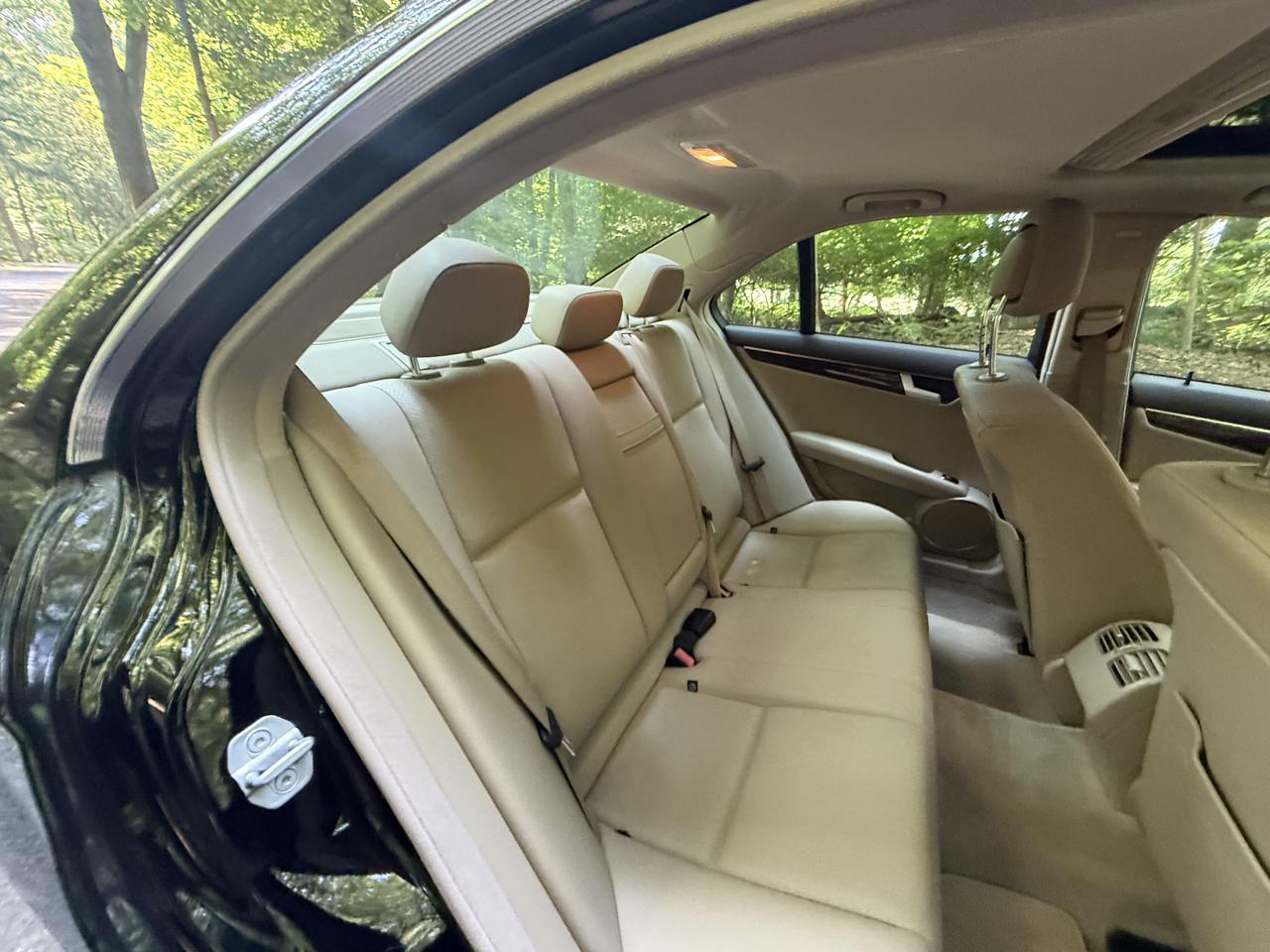 Mercedes-Benz C-Class C300 4MATIC Luxury Sedan 2012
