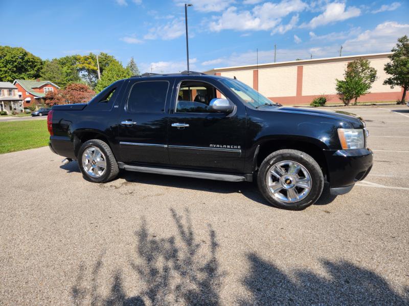 Chevrolet Avalanche LTZ 4WD 2012 Chevrolet Avalanche LTZ 4WD 2012