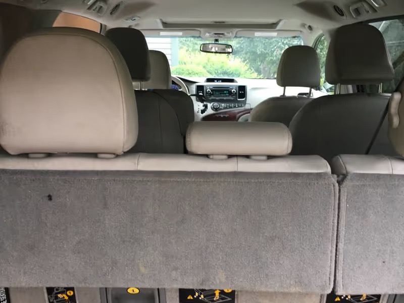 Toyota Sienna XLE FWD 8-Passenger V6 2014 Toyota Sienna XLE FWD 8-Passenger V6 2014