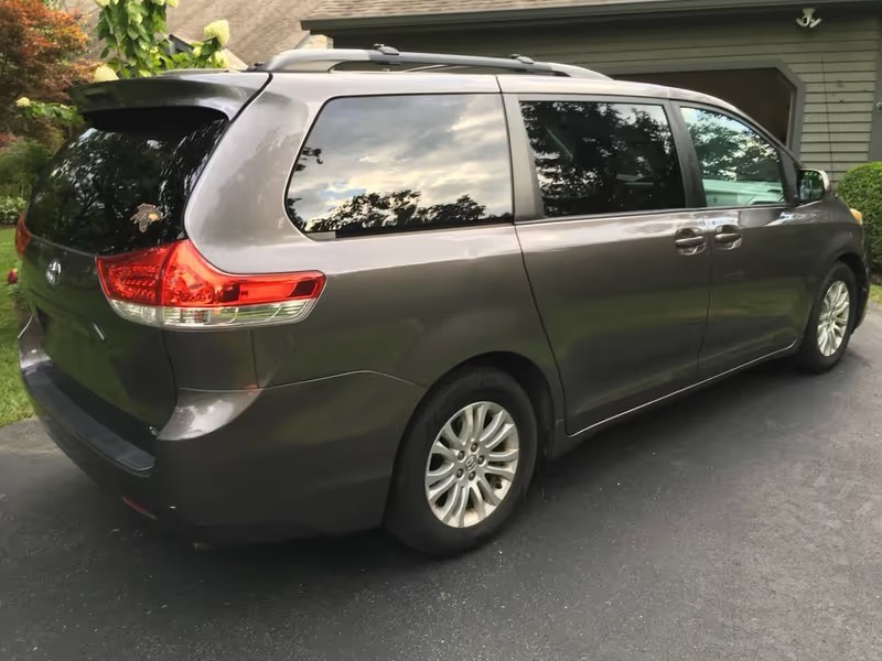Toyota Sienna XLE FWD 8-Passenger V6 2014 Toyota Sienna XLE FWD 8-Passenger V6 2014