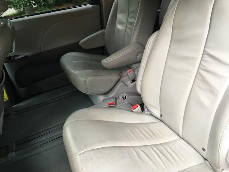 Toyota Sienna XLE FWD 8-Passenger V6 2014 Toyota Sienna XLE FWD 8-Passenger V6 2014