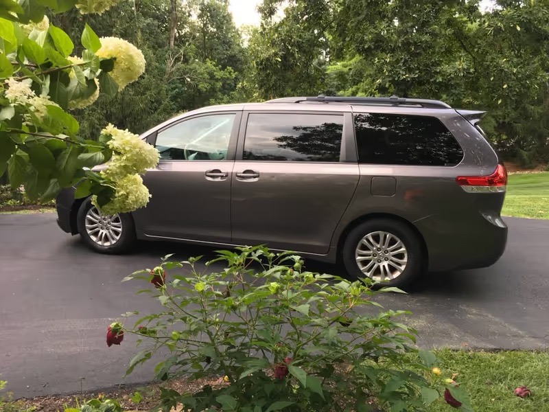 Toyota Sienna XLE FWD 8-Passenger V6 2014 Toyota Sienna XLE FWD 8-Passenger V6 2014