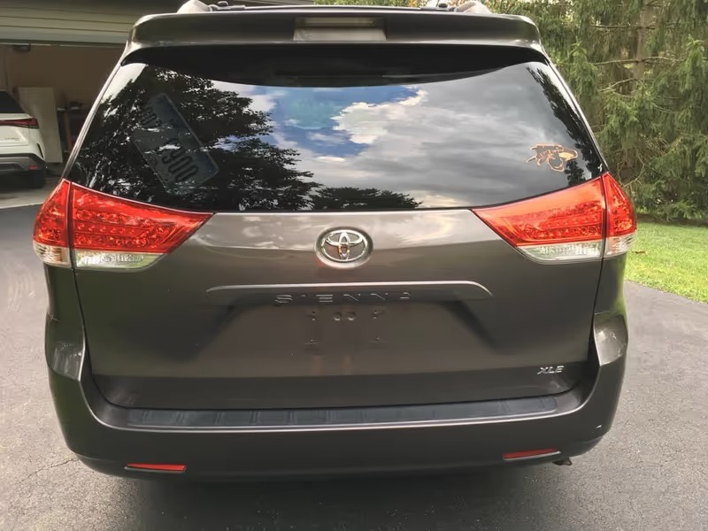 Toyota Sienna XLE FWD 8-Passenger V6 2014 Toyota Sienna XLE FWD 8-Passenger V6 2014
