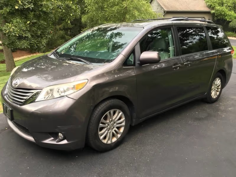 Toyota Sienna XLE FWD 8-Passenger V6 2014 Toyota Sienna XLE FWD 8-Passenger V6 2014