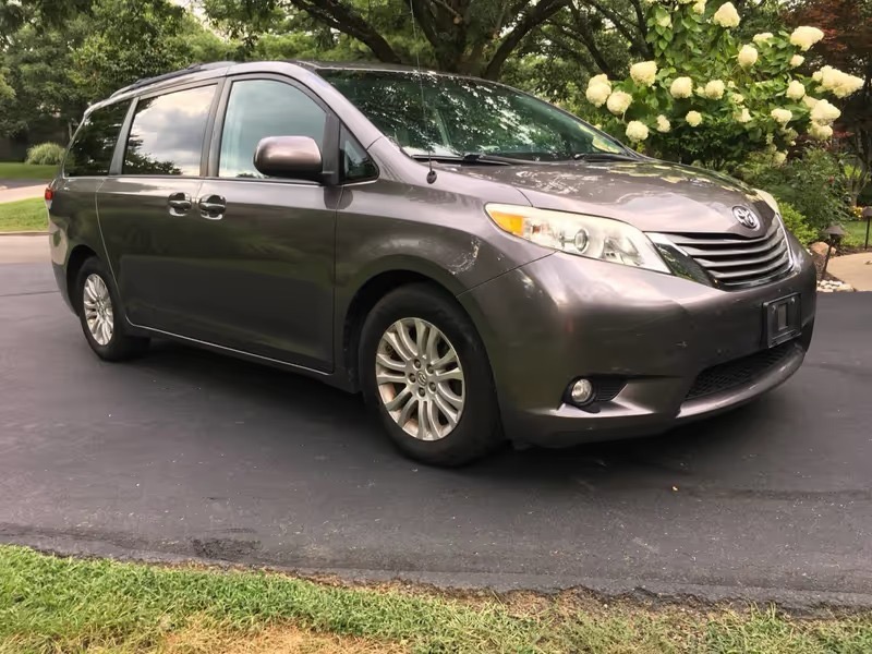 Toyota Sienna XLE FWD 8-Passenger V6 2014 Toyota Sienna XLE FWD 8-Passenger V6 2014