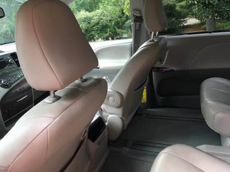 Toyota Sienna XLE FWD 8-Passenger V6 2014 Toyota Sienna XLE FWD 8-Passenger V6 2014