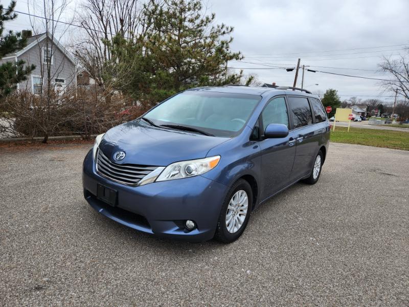 Toyota Sienna XLE FWD 8-Passenger V6 2013