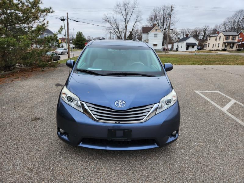 Toyota Sienna XLE FWD 8-Passenger V6 2013
