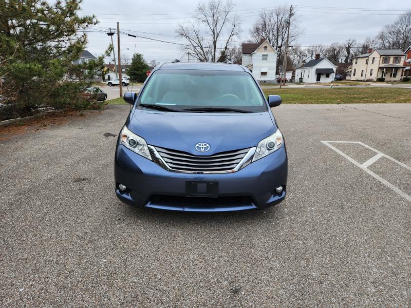 Toyota Sienna XLE FWD 8-Passenger V6 2013