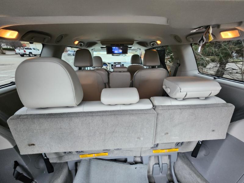 Toyota Sienna XLE FWD 8-Passenger V6 2013