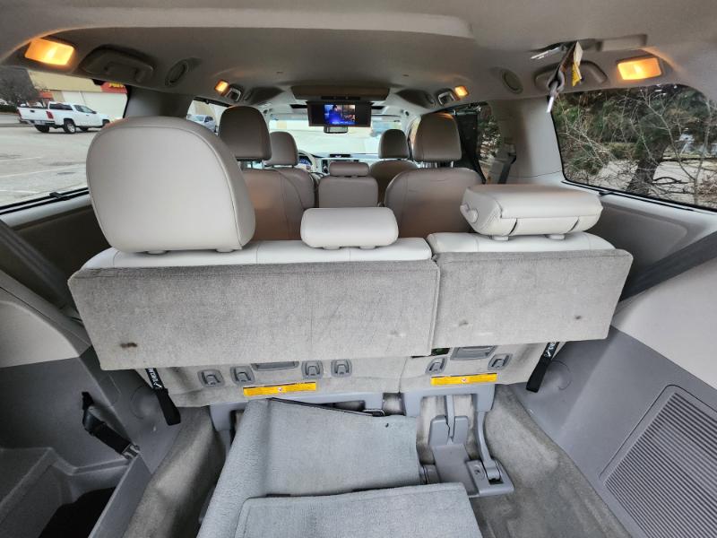 Toyota Sienna XLE FWD 8-Passenger V6 2013