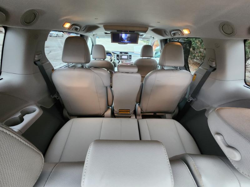 Toyota Sienna XLE FWD 8-Passenger V6 2013