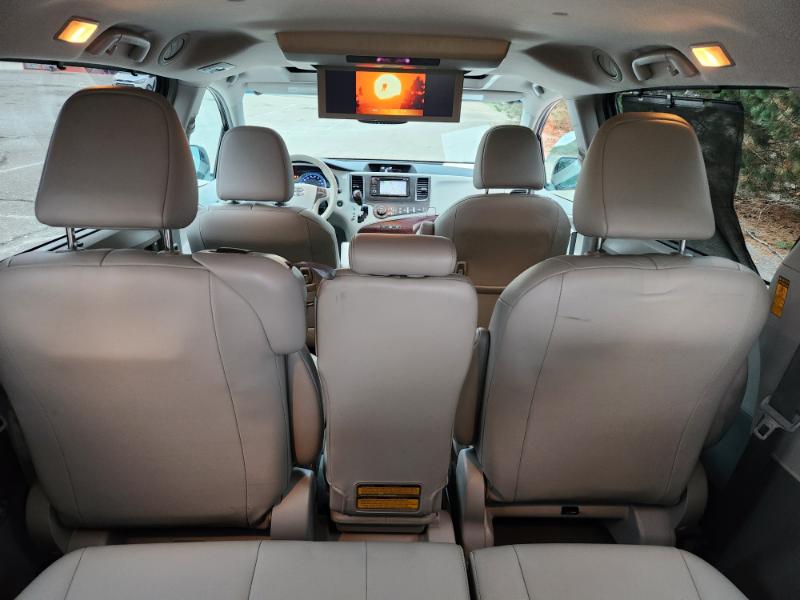 Toyota Sienna XLE FWD 8-Passenger V6 2013